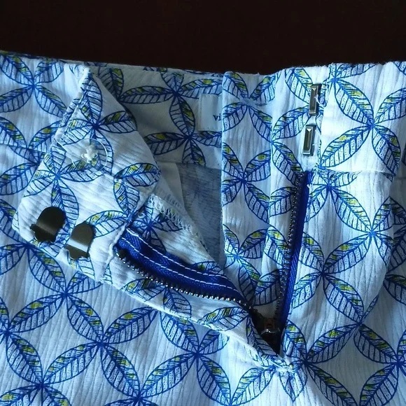 Vineyard Vines- Ocean Reef Leaf Shorts - Picture 5 of 5